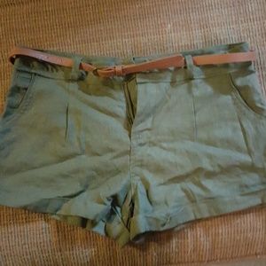 Linen olive green shorts Nwt boutique bought